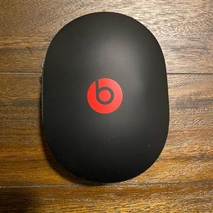 Beats By Dr. Dre Studio 2.0 Silver Wired Over The Ear Headphones.